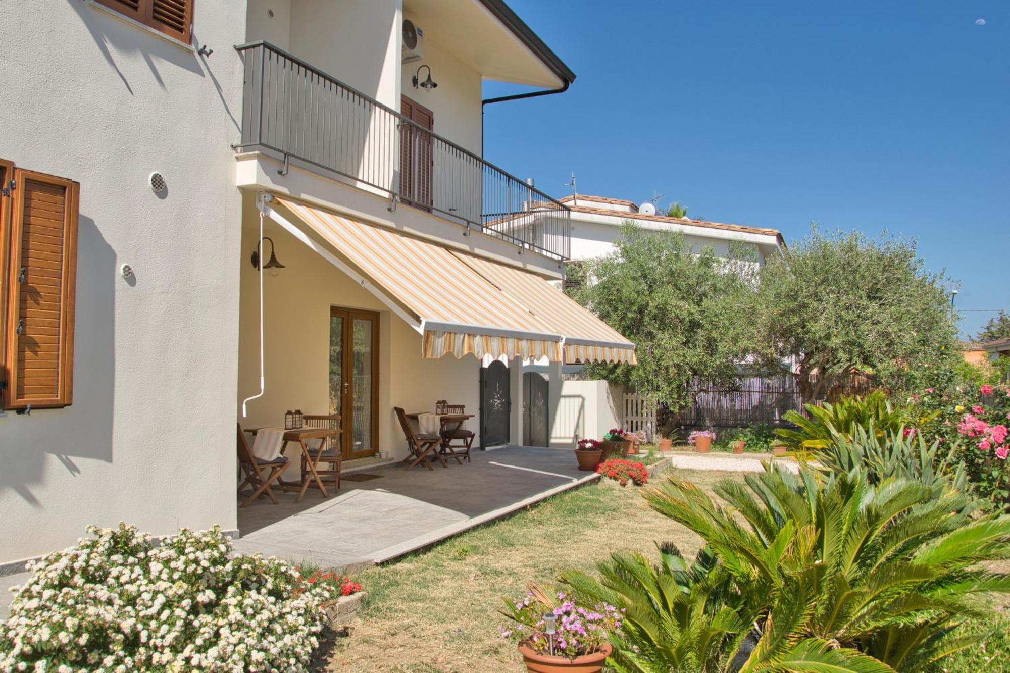 Dommu Livia Hotell Lotzorai Rom bilde